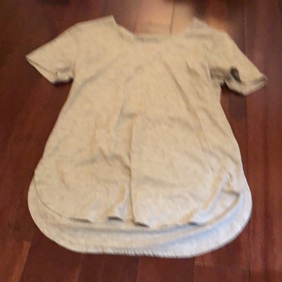 2 joe fresh boyfriend Ts like new. Size XS. 1 grey 1 blue - Picture 4 of 4